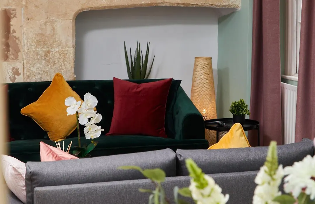 Elegant Apartment In Bath With Garden Sleeps 8 By Purestay-1