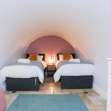 Elegant Apartment In Bath With Garden Sleeps 8 By Purestay-3